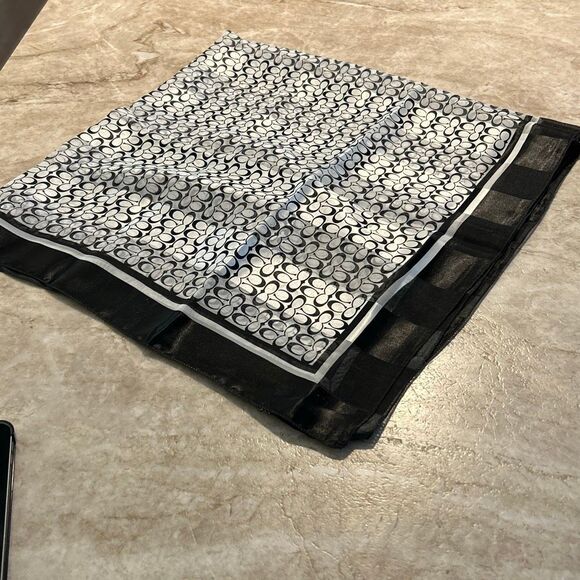 COACH Black & White Scarf - Picture 3 of 5